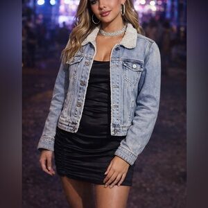 Old Navy Womens Denim Jacket Sherpa Lined Jean Jacket Light Wash Small